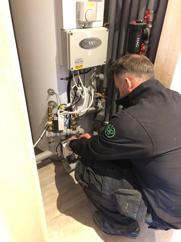 Hard to heat Oxfordshire home welcomes Aerona³ heat pump & QR Cylinder