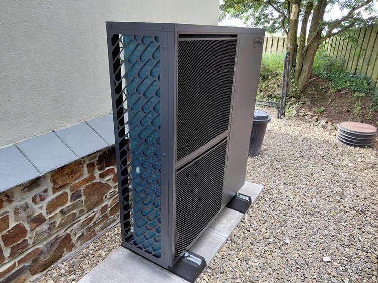 Aerona 290 heat pump modernises heating of Devon home